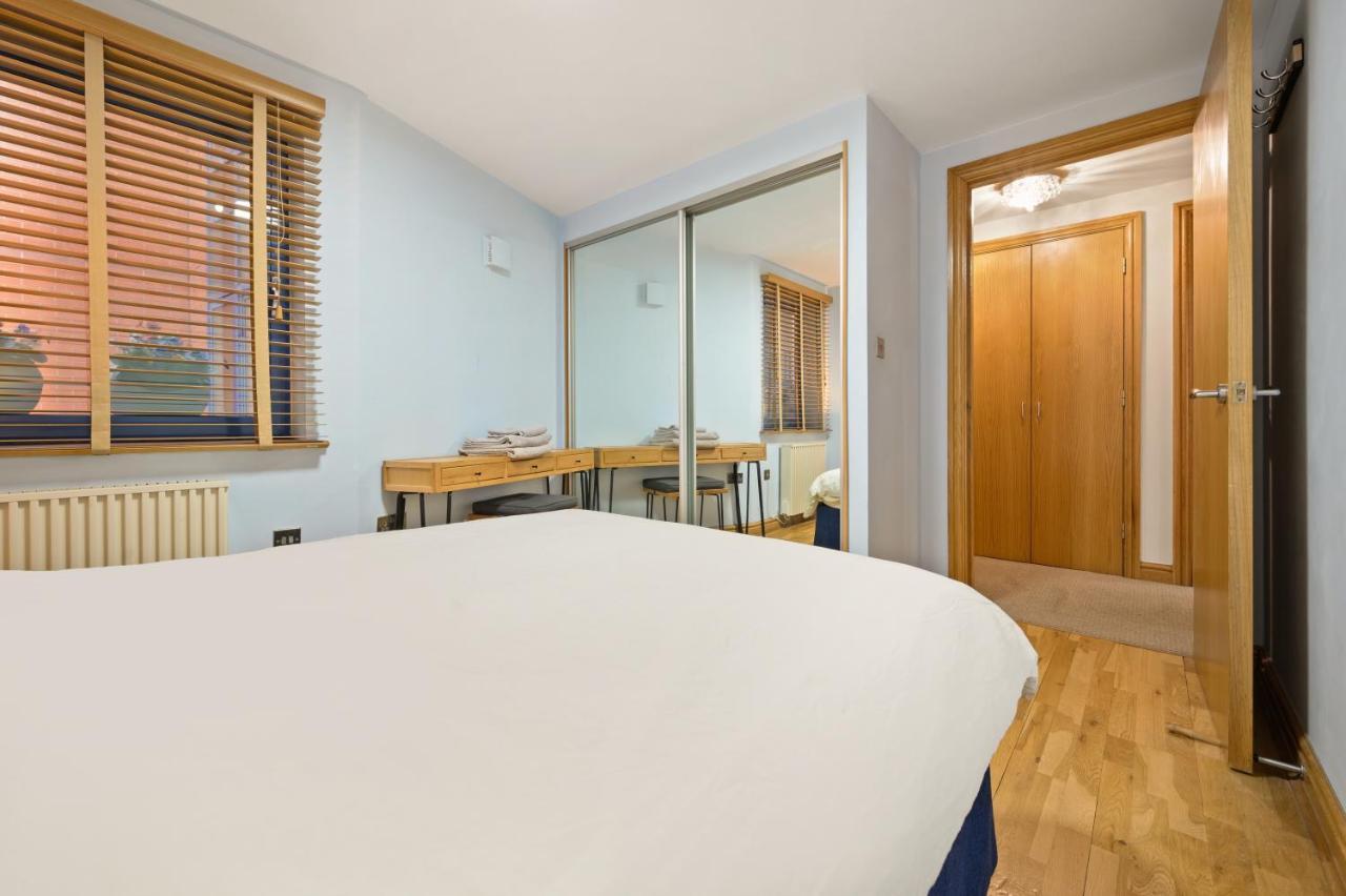 Lovely 2 Double Bedroom Flat With Patio Manchester Exterior foto