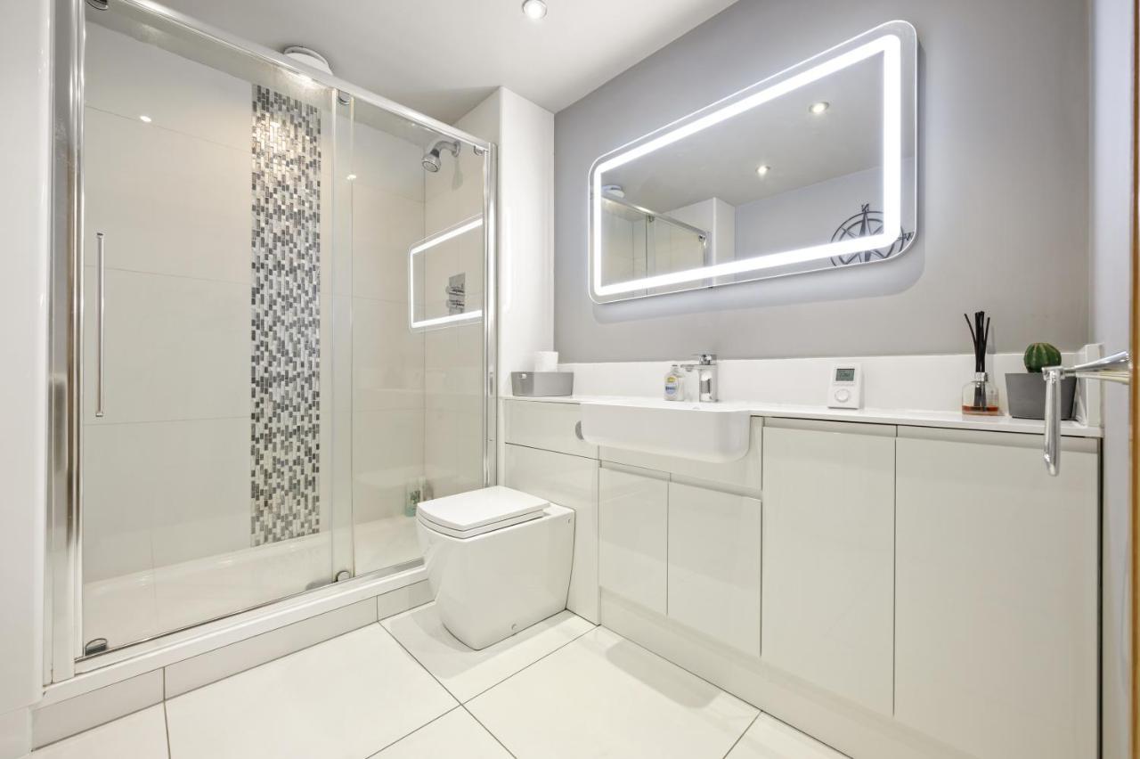 Lovely 2 Double Bedroom Flat With Patio Manchester Exterior foto