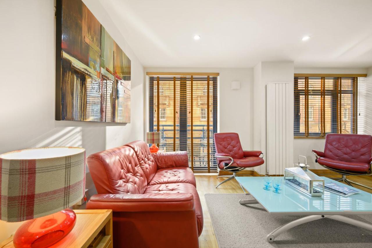 Lovely 2 Double Bedroom Flat With Patio Manchester Exterior foto